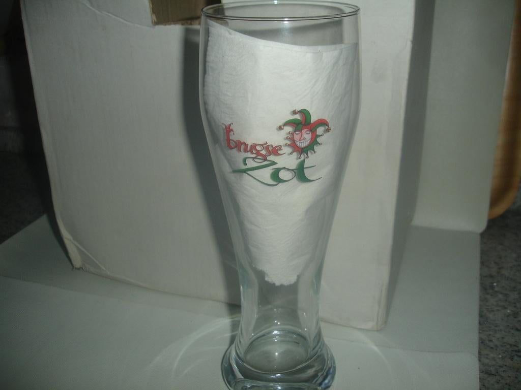 Nog 3 bierglazen Brugse Zot, 0,5 liter, € 2,00 per stuk., Enlèvement ou Envoi, Neuf, Verre ou Verres, Autres marques
