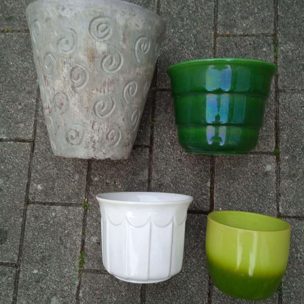 4 pots de fleurs, bon état, seulement 5 euros, Enlèvement ou Envoi, Comme neuf