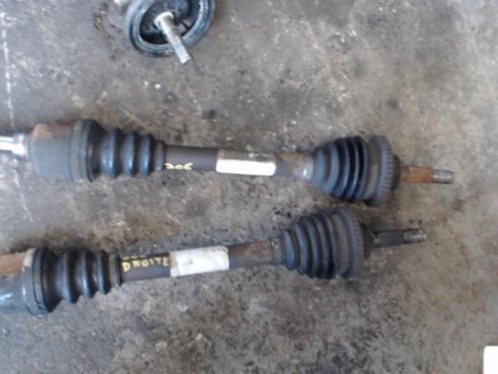 Cardan gauche Peugeot 206 1.4i 55kw LP/13743, Autos : Pièces & Accessoires, Enlèvement ou Envoi, Utilisé, Peugeot