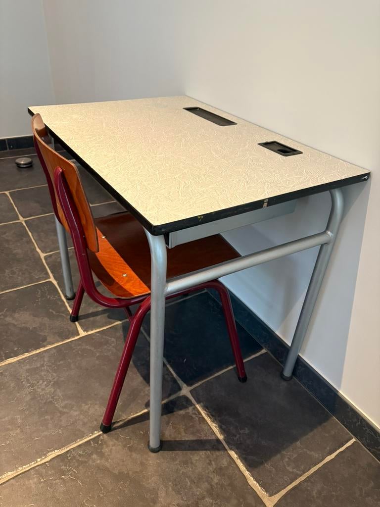 Klein bureautje met stoeltje, Ophalen, Gebruikt