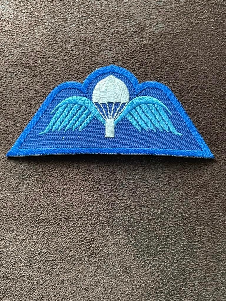 Para A wing blauwe versie, Verzenden