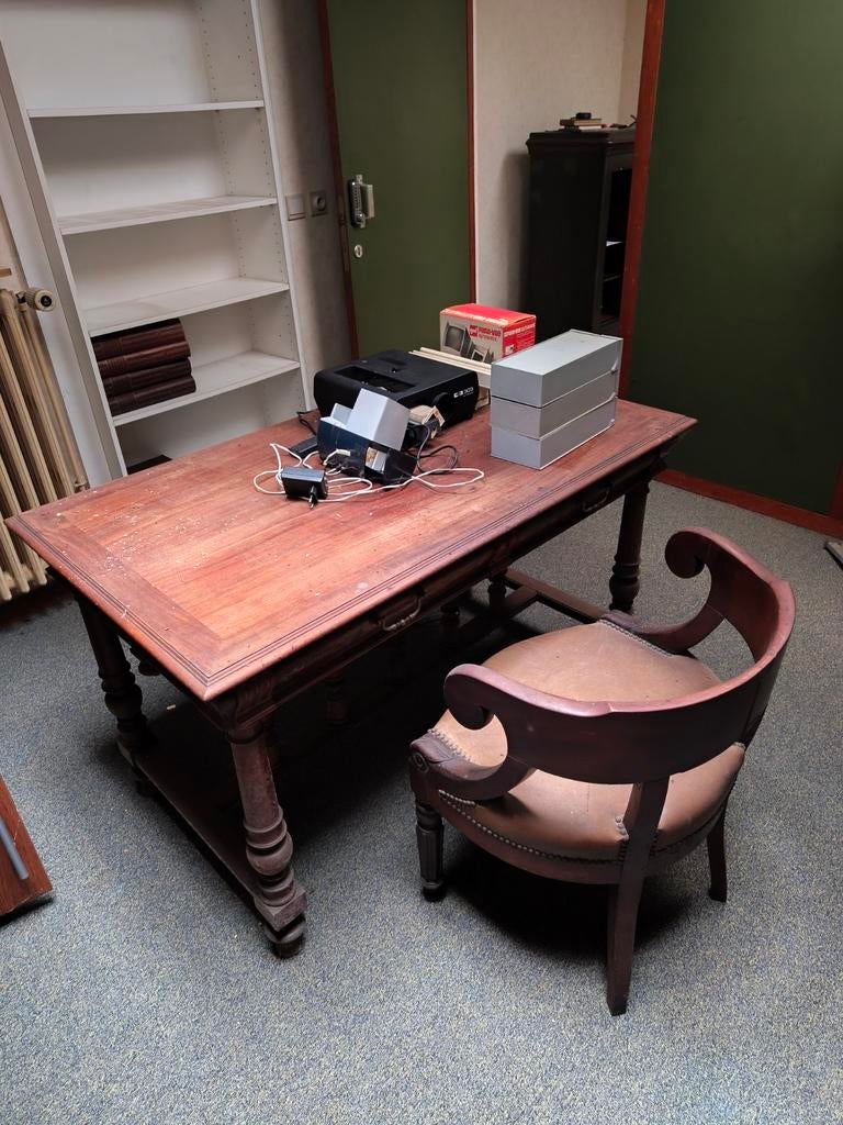 Massieve, mahonie houten bureau met stoel., Ophalen