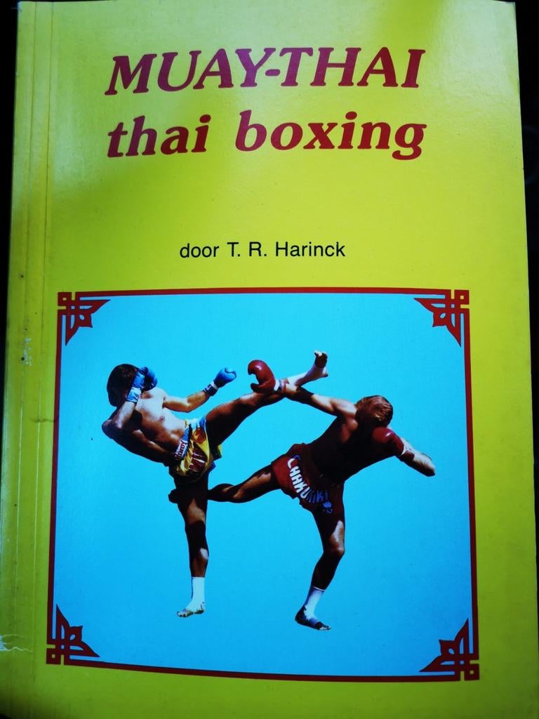 Muah Thay. Thai boxing- T.R. Hartink goed bewaard boekje, Ophalen of Verzenden, Zo goed als nieuw, Hartink, Vechtsport