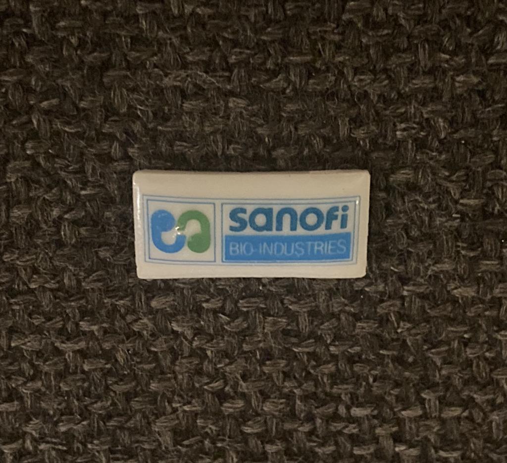 PIN - SANOFI - BIO INDUSTRIES - PHARMA - PHARMACIE, Envoi, Utilisé, Autres sujets/thèmes, Insigne ou Pin's