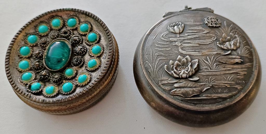 Boite à bijoux / pilulier métal turquoises nénuphars vintage, Enlèvement ou Envoi, Utilisé, Autre, Autres marques