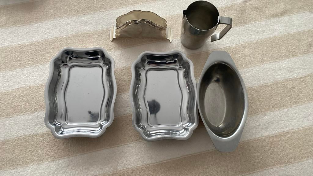 Inox sauspotje, melkpotje , 2 metalen schaaltjes, Ophalen, Gebruikt