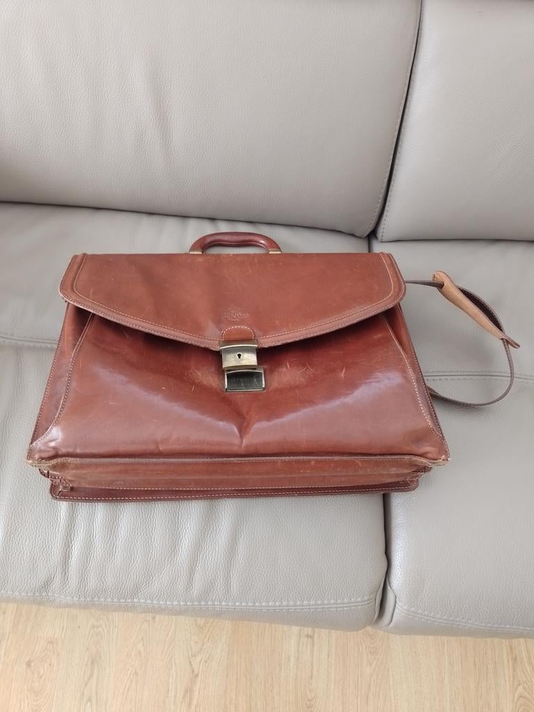 Boekentas leder Yves Renard kleur bruin, Handtassen en Accessoires, Tassen | Schooltassen, Ophalen, Bruin, Aktetas of Boekentas