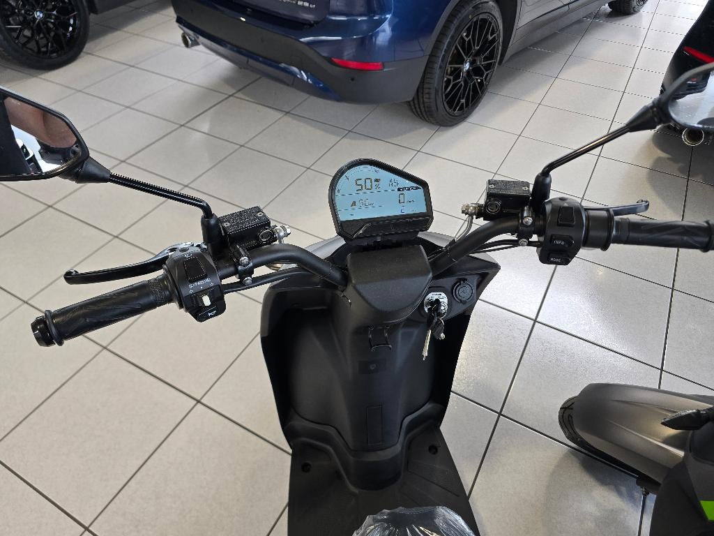 Silence S02 biplace 45 km/h MY23 5,6 kWh, Motos, Motos | Marques Autre, Permis Moto A, Scooter, Entreprise, Jusqu'à 11 kW