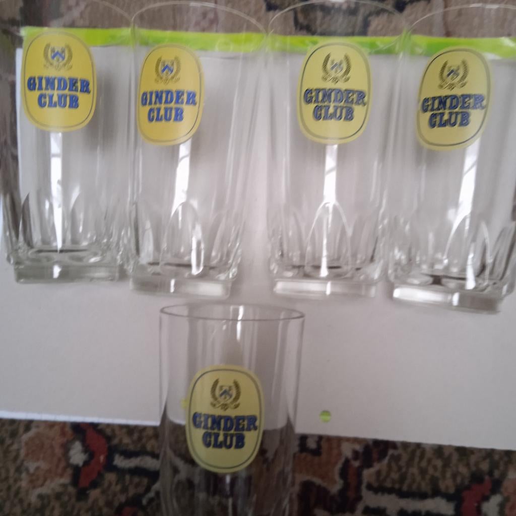 De vieux verres à bière non utilisés de la marque Ginder., Enlèvement ou Envoi