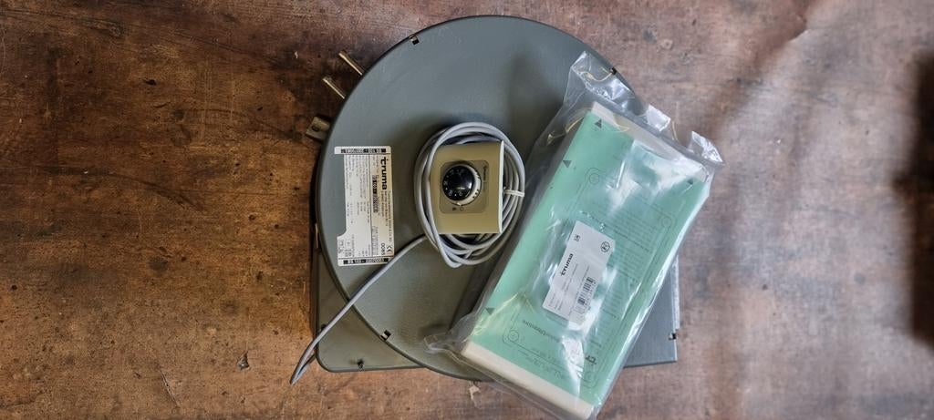 Truma boiler 12v-30mB met nieuwe tank en wandschoorsteen, Ophalen, Zo goed als nieuw