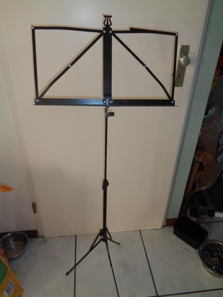 2 Opvouwbare muziek standaards voor partituren of boeken, Ophalen of Verzenden, Zo goed als nieuw, Muziekstandaard, Klarinet