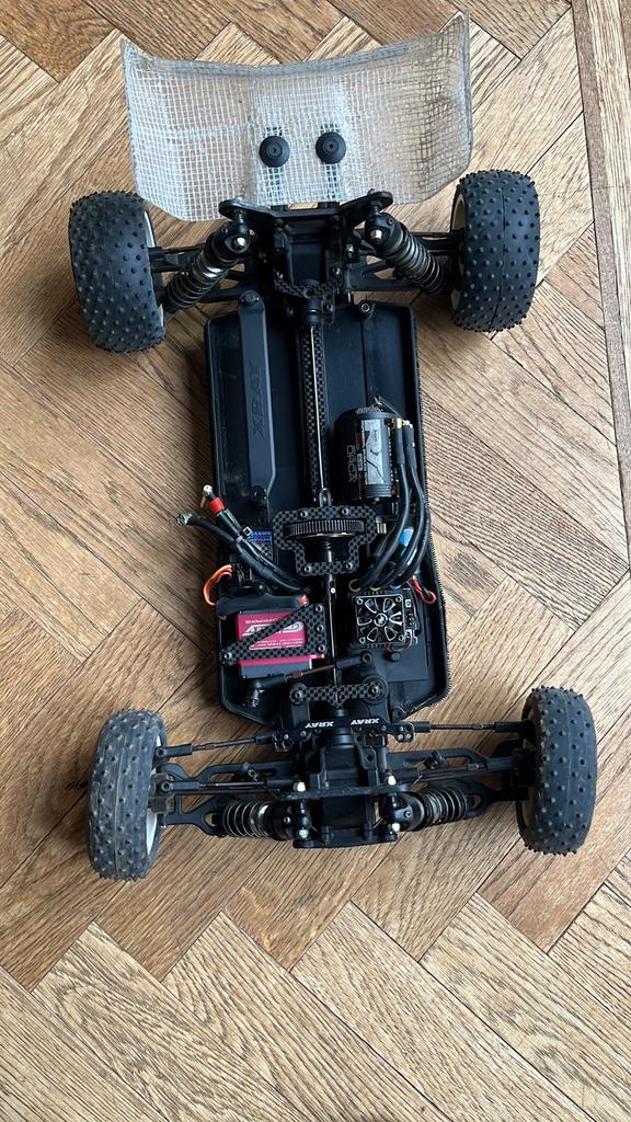 Xray XB4, Hobby en Vrije tijd, Modelbouw | Radiografisch | Auto's, Zo goed als nieuw, Ophalen of Verzenden