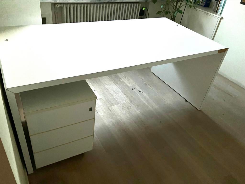 Bureau d'études, Enlèvement, Comme neuf