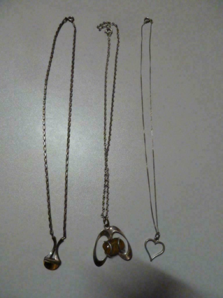 3 chaînes argentées avec pendentif, Enlèvement ou Envoi, Avec pendentif, Comme neuf, Autres matériaux