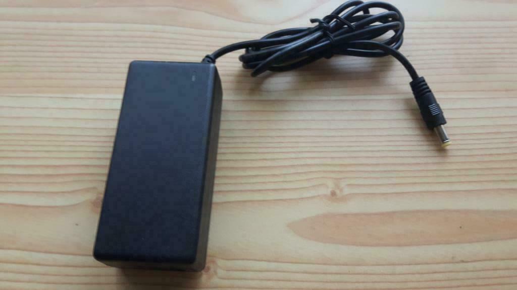 Chargeur de batterie 12V / 24V / 36V / 42V / 2A, Caravanes & Camping, Enlèvement ou Envoi, Neuf