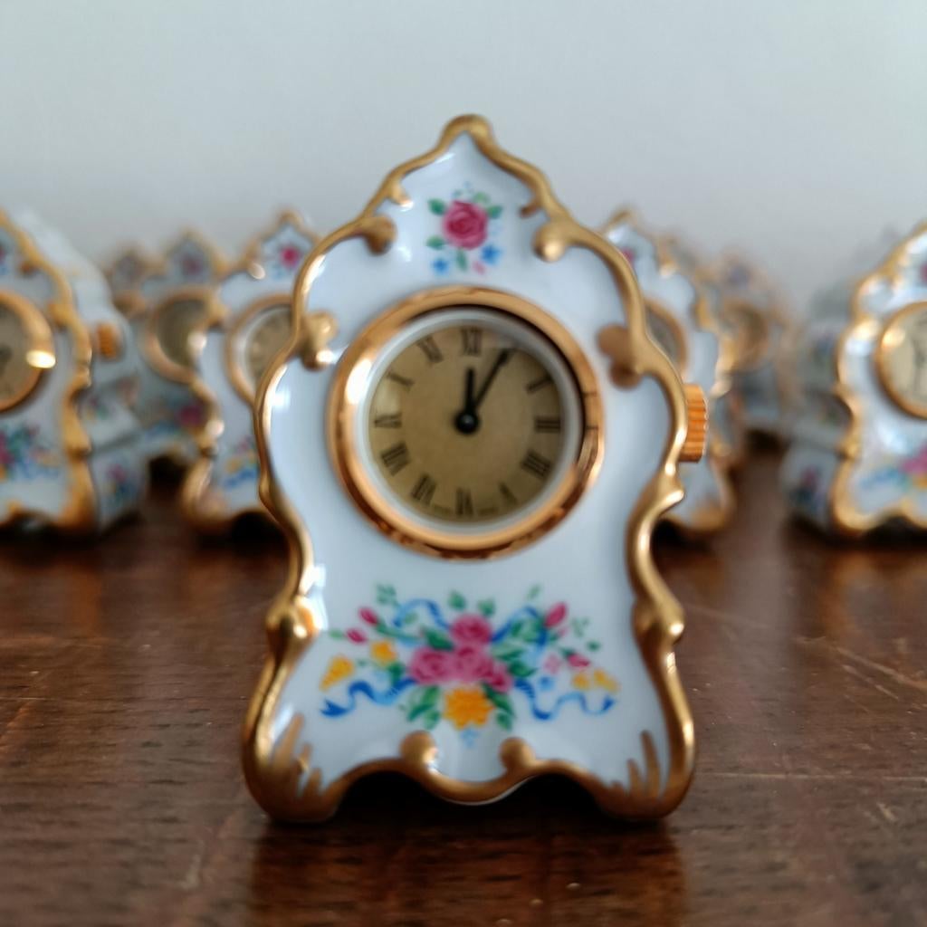 Horloges miniatures en porcelaine fabriquées en Suisse, Enlèvement ou Envoi, Comme neuf, Appareils