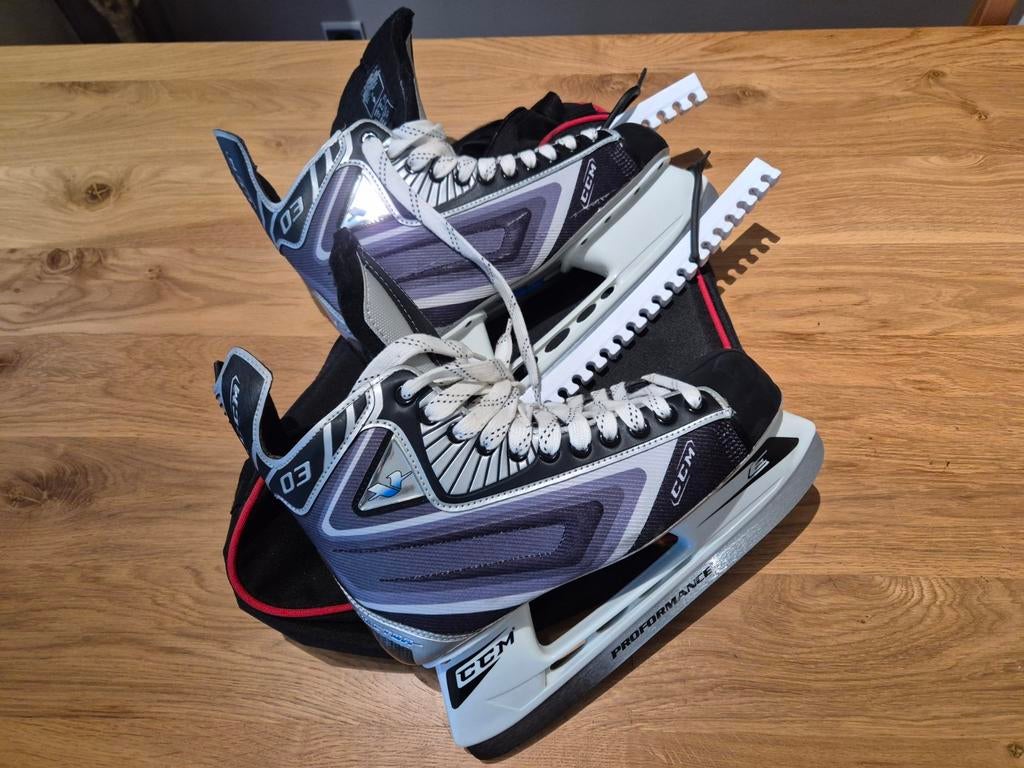 Schaatsen maat 44. ( size 9). Met tas inbegrepen. Prijs:40€., Ophalen