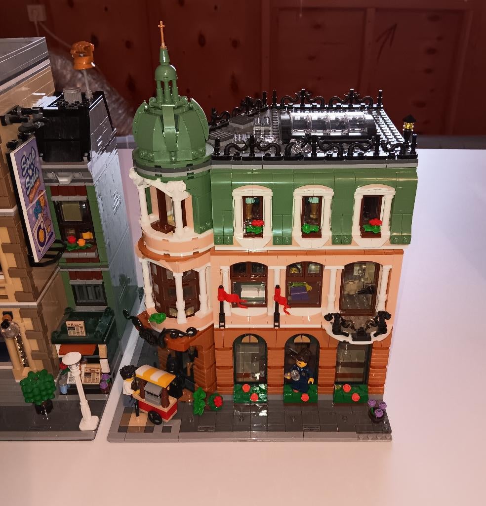 Lego Boutique Hotel, Ophalen, Zo goed als nieuw, Complete set, Lego