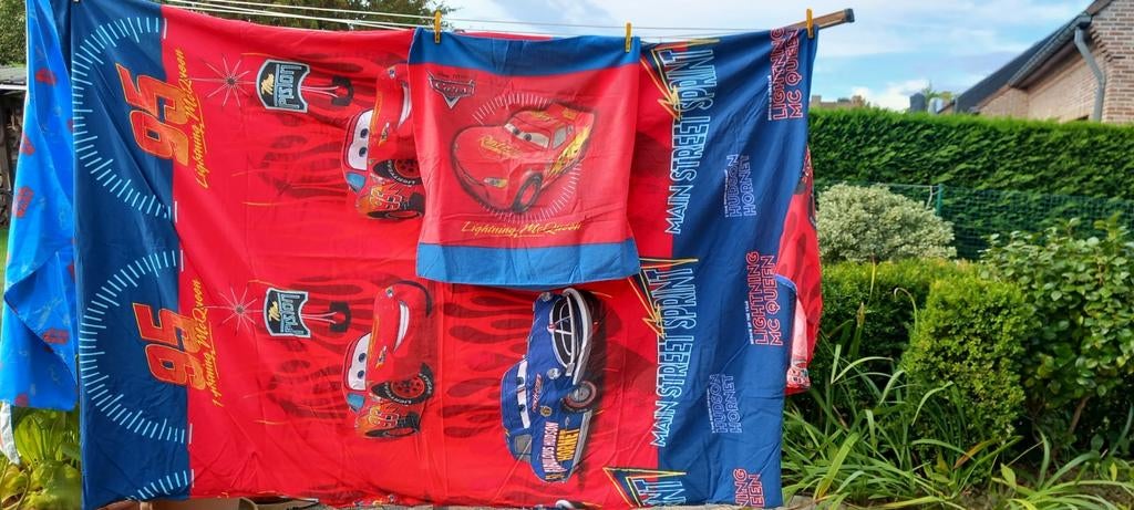 Hoeslaken en dekbedovertrek Cars met kussensloop en handdoek, Dekbedovertrek, Ophalen of Verzenden, Zo goed als nieuw, Jongetje