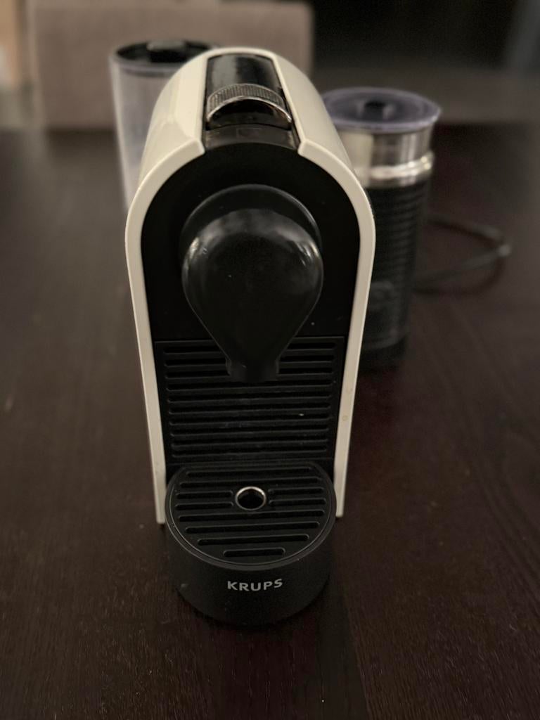 70 euros Machine à café Nespresso – Excellent état, Electroménager, Cafetières, Comme neuf, Enlèvement