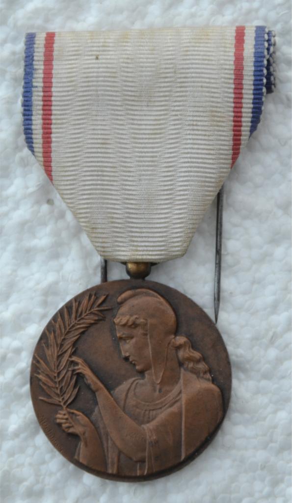 Medaille, Fr bronzen Medaille Reconnaissance Francaise 40-45, Verzamelen, Ophalen of Verzenden, Landmacht, Lintje, Medaille of Wings