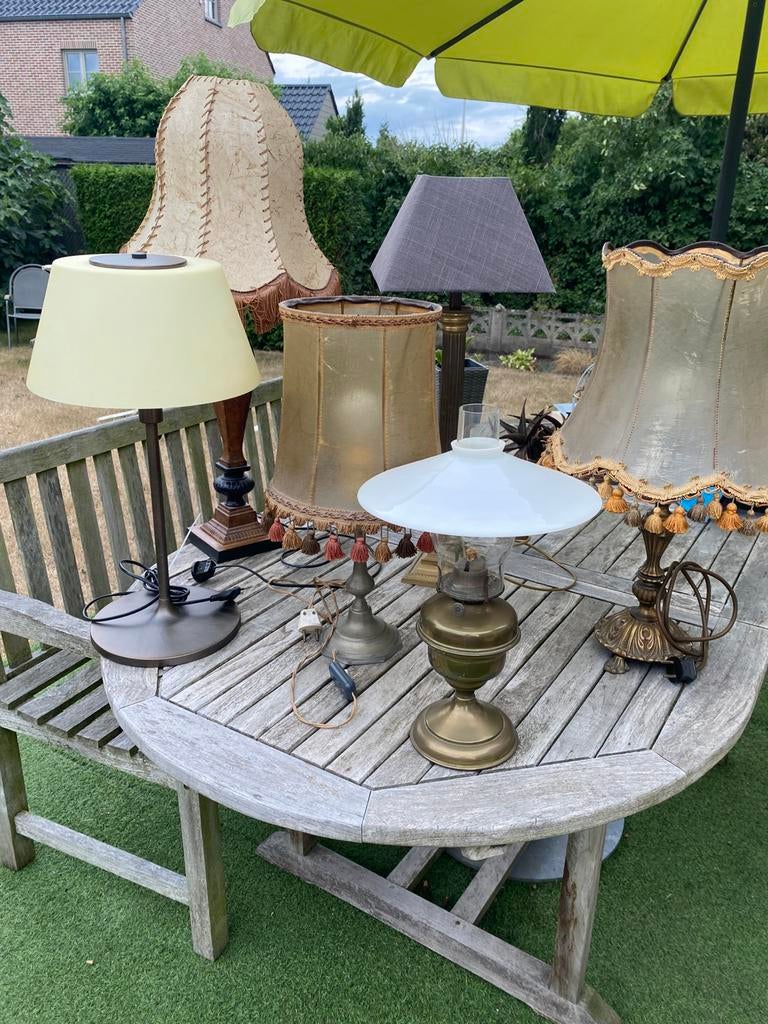 Antieke lampen en moderne, Enlèvement