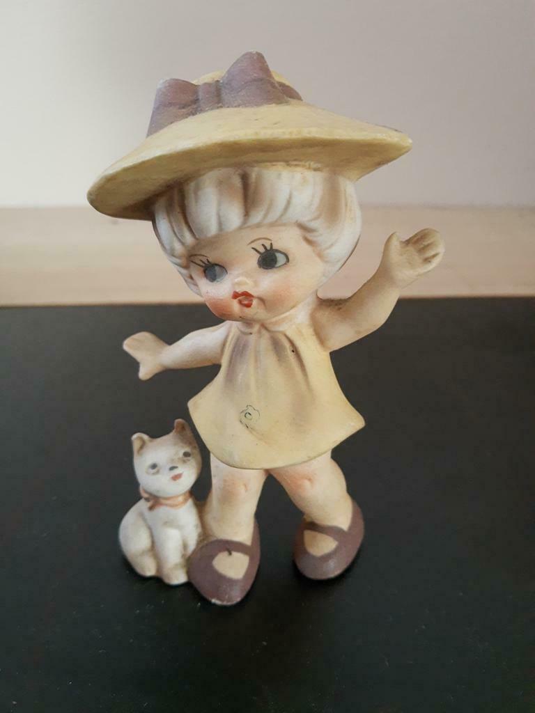 Schattig beeldje in biscuit, Ophalen of Verzenden, Zo goed als nieuw