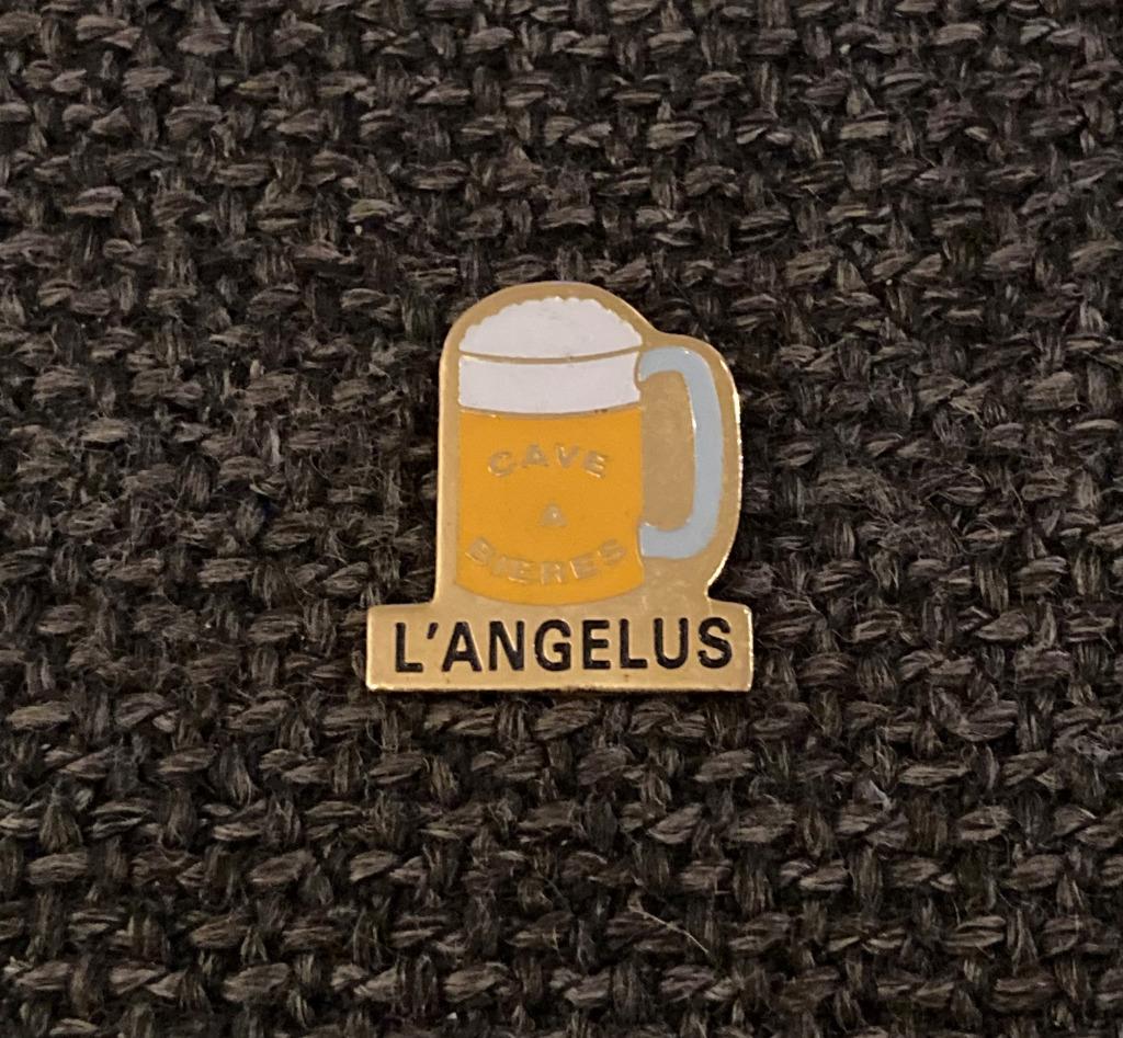 PIN - L'ANGELUS - CAVE A BIERES - BIÈRE - BIER - BEER, Verzenden, Gebruikt, Overige onderwerpen, Speldje of Pin