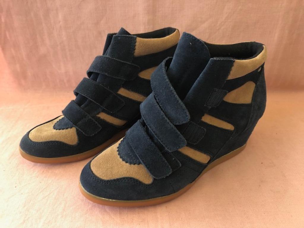 Une paire de bottines en daim bleu taille 40, Enlèvement ou Envoi, Autres couleurs, Comme neuf, Boots et Botinnes