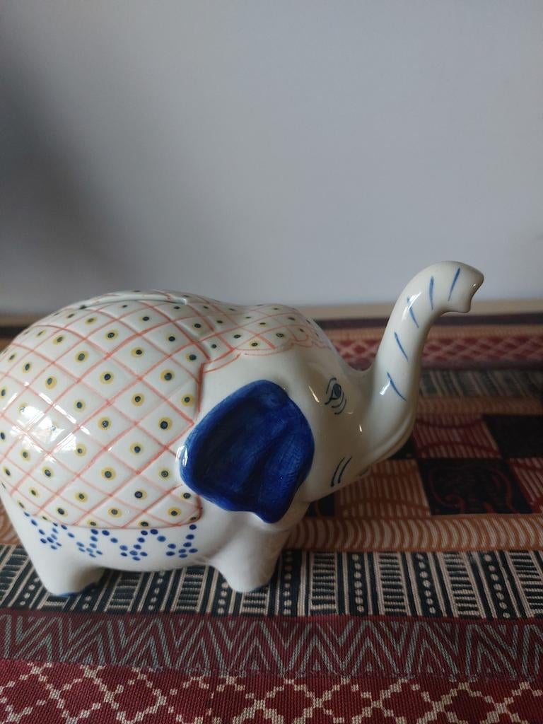 Spaarpotje Olifant (porselein), Ophalen