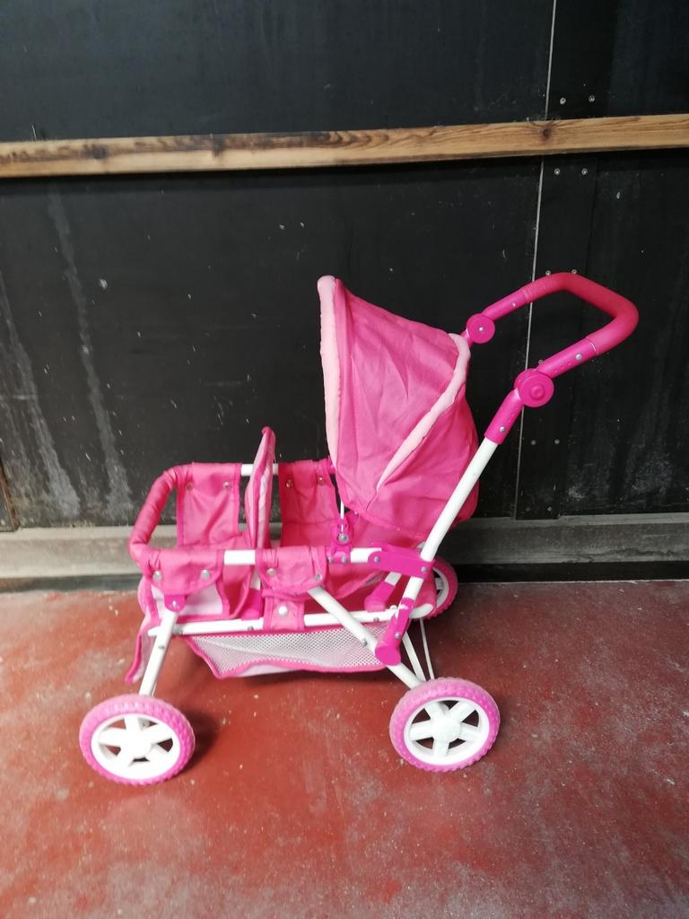 Poussette pour  poupées + bureau enfant + maxi cosi, Dieren en Toebehoren, Ophalen, Gebruikt