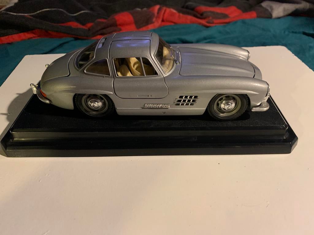 Burago Mercedes Benz 300SL (1954) 1/24eme comme neuve, Hobby & Loisirs créatifs, Voitures miniatures | 1:18, Comme neuf, Voiture