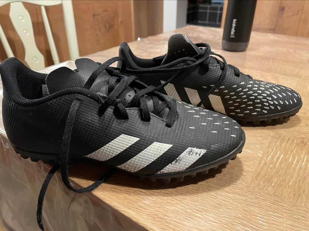 Adidas predator kunstgras maat 40-41, Ophalen of Verzenden, Gebruikt