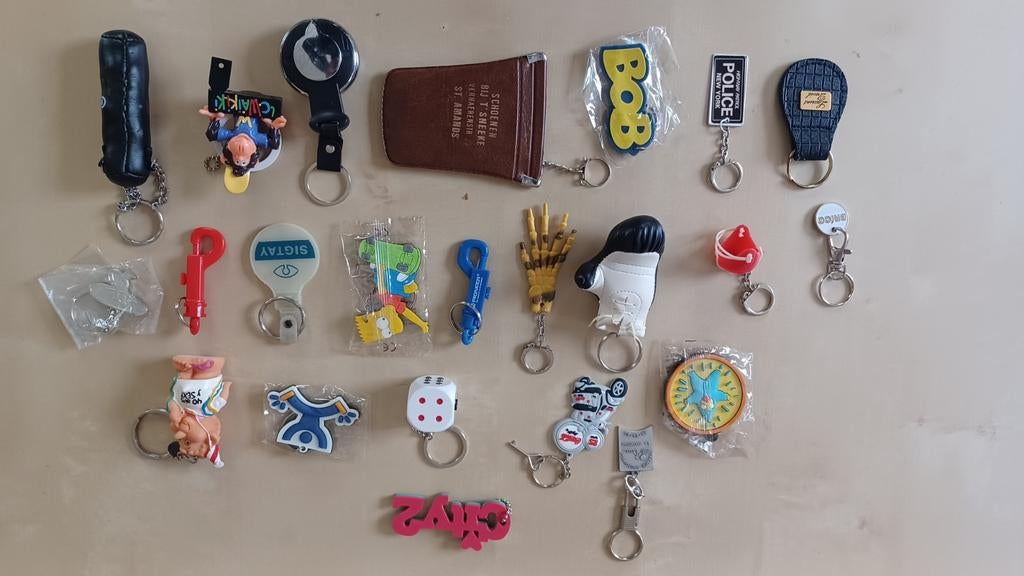 23 sleutelhangers, Verzamelen, Sleutelhangers, Ophalen of Verzenden, Zo goed als nieuw