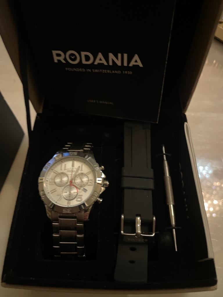 Montre Rodania chronographe– acier – réf:24947 – comme neuve, Enlèvement, Comme neuf, Acier, Acier