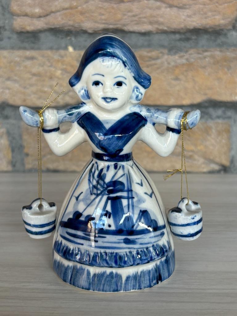 Vintage melkmeisje in delfts blauw hand geschilderd, Antiek en Kunst, Ophalen