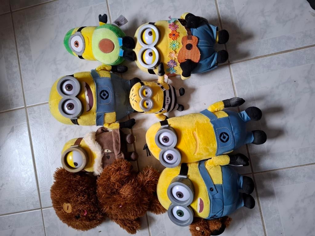 Verschillende minions, grotere en kleinere, Ophalen of Verzenden, Zo goed als nieuw