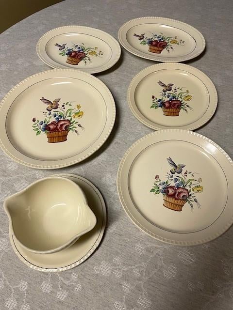 Assiettes et saucière Boch - 6 pièces - série D.2324, Enlèvement