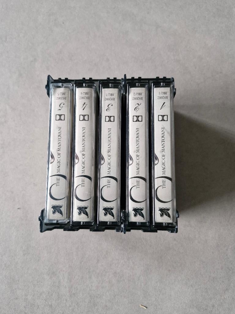 5 casettebandjes The magic of Mantovani, Cd's en Dvd's, Cassettebandjes, Origineel, Klassiek, 2 t/m 25 bandjes, Met bewaardoos, rek of koffer