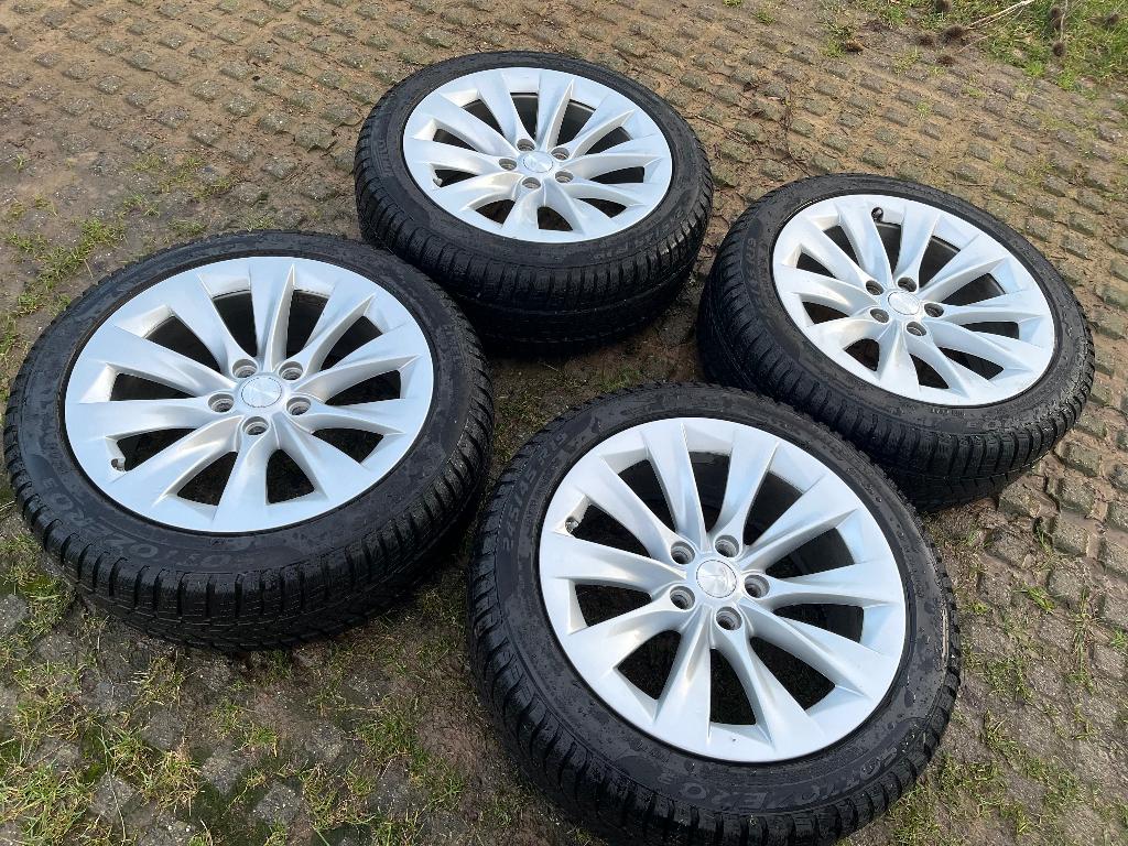 Tesla model S orig velgen + winterbanden (nieuw) Pirelli, Auto-onderdelen, 245 mm, Velg(en), Nieuw, Winterbanden