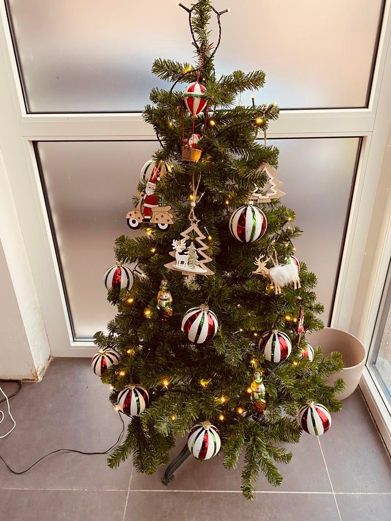 🎄À vendre sapin de Noel artificiel : ⚠️ sans les décoration, Maison & Meubles, Accessoires pour la Maison | Plantes & Fleurs artificielles