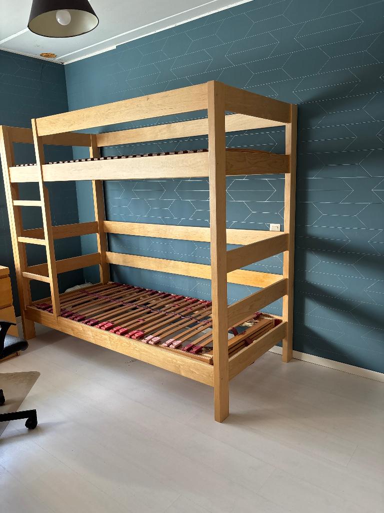 Stapelbed uit stevig berkenhout gemaakt door schrijnwerker, Ophalen, Zo goed als nieuw, Stapelbed