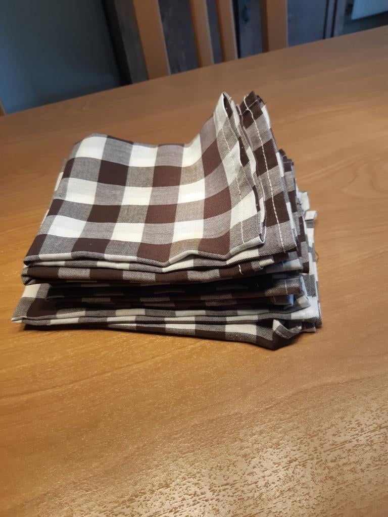 Stoffen servetten met ruitjes en geborduurd., Huis en Inrichting, Ophalen of Verzenden, Zo goed als nieuw
