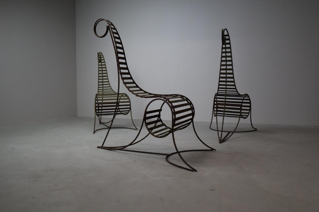 Ensemble de 3 chaises sculpturales, style André Dubreuil, Enlèvement