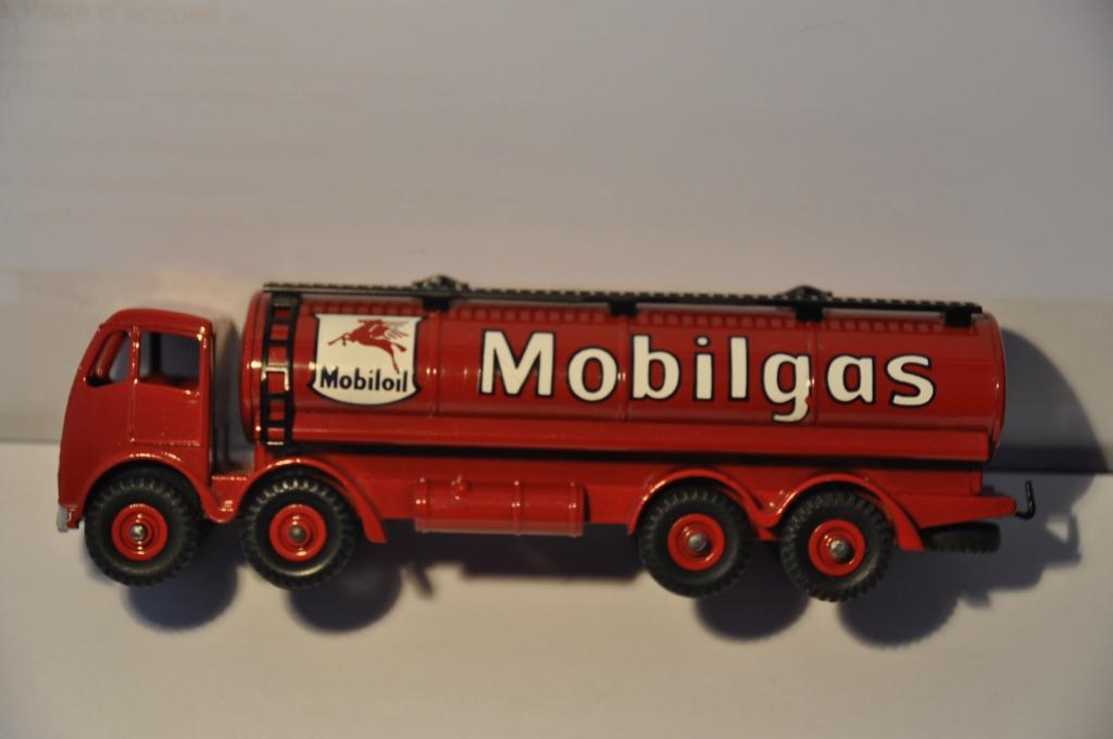 DINKY TOYS FODEN ENGLAND, Hobby en Vrije tijd, Verzenden, Zo goed als nieuw, Bus of Vrachtwagen, Dinky Toys