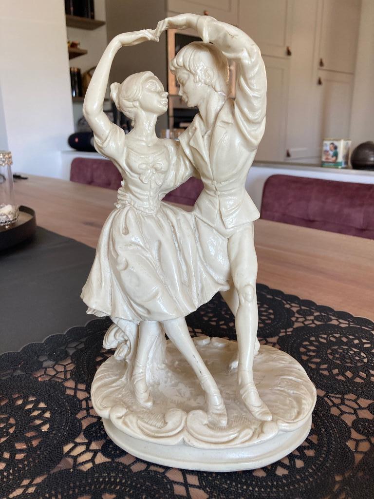 Statuette danseurs, Enlèvement ou Envoi