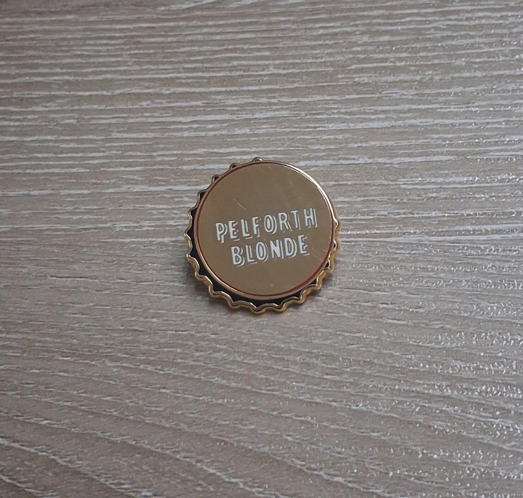 PIN - PELFORTH BLONDE - HEINEKEN - BIER - BIERE - BEER, Verzamelen, Verzenden, Gebruikt, Merk, Speldje of Pin