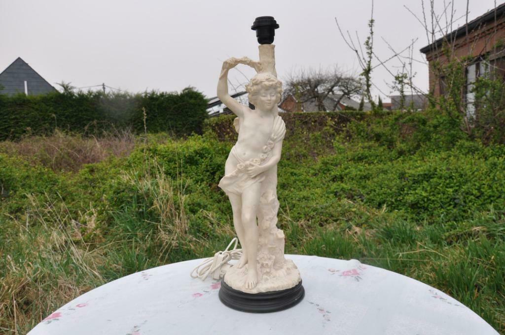 §  pied de lampe statue en resine, Antiquités & Art, Enlèvement ou Envoi