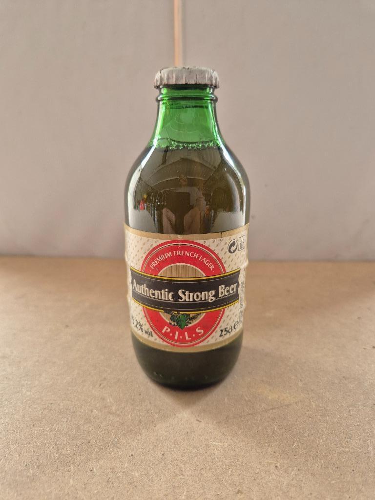 Bouteille de bière Authentic Strong Beer (modèle 1), Enlèvement ou Envoi, Utilisé, Bouteille(s), Autres marques