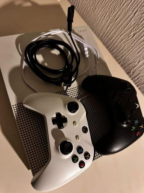 Bundle Consoles Vente Rapide, Consoles de jeu & Jeux vidéo, Consoles de jeu | Xbox One, Comme neuf, Xbox One, 500 GB, Avec 2 manettes